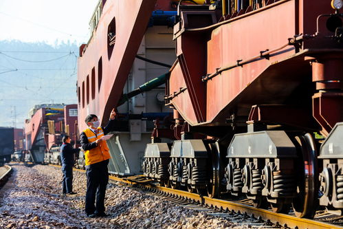 铁路部门全力保障大型设备运输，为国家重点工程复工建设注入强劲动力